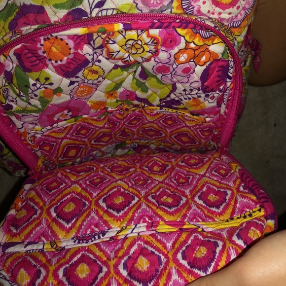 ★★ VERA BRADLEY BACKPACK ★★ - Picture 4 of 5